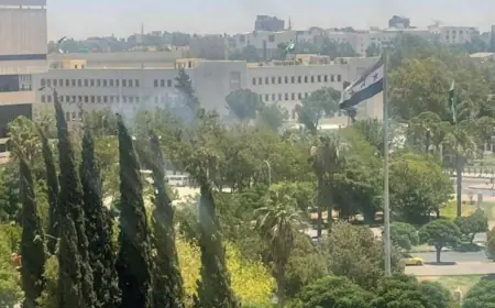 İsrail, Suriye Genelkurmay Başkanlık binasını vurdu