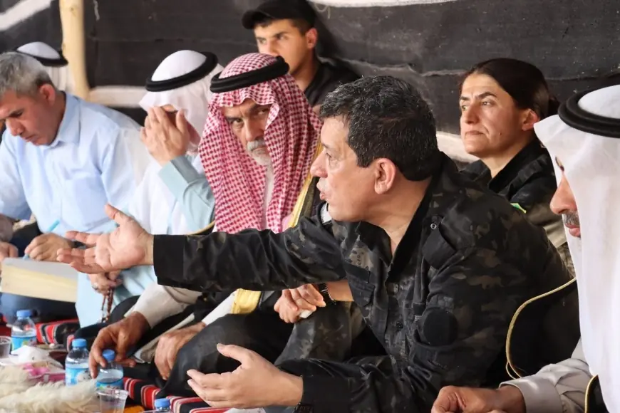 Mezlûm Ebdî bi rûspî û serokeşîrên Dêrezorê re civiya