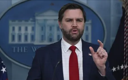 ABD Başkan Yardımcısı: Ukrayna'nın savaşını fonlamaktan bıktık