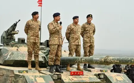 Pakistan Genelkurmay Başkanı'ndan nükleer tehdit: "Düşersek dünyanın yarısını da götürürüz"