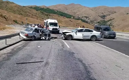 Erzincan'da feci kaza! 3 ölü, 6 yaralı