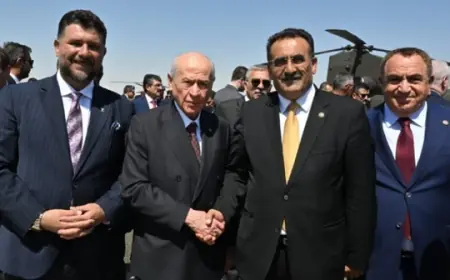 Malazgirt’te Bahçeli’yi DEM’li Belediye Başkanı Türker karşıladı