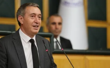 Bakırhan: Tehdit etmeyin, Kürtlerin statüsünü savunun
