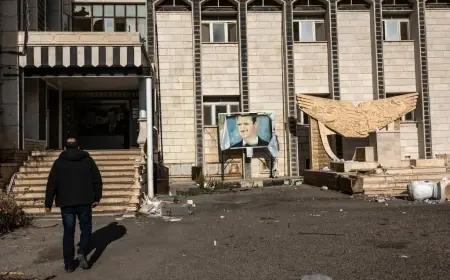 Suriye diktatörlükten uzaklaşmaya çalışırken otoriterlik işaretleri sürüyor