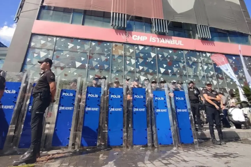 CHP'den İstanbul İl Başkanlığı binasını kapatma kararı