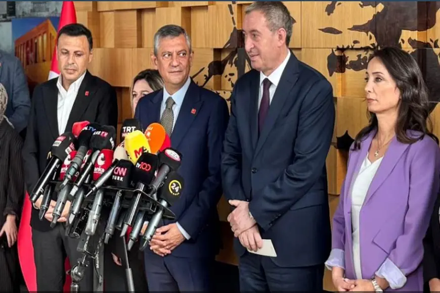DEM Parti eş genel başkanlarından CHP'ye ziyaret