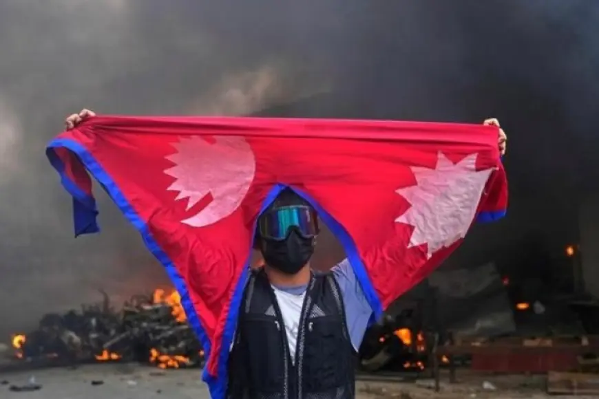 Nepal’de renkli devrim nasıl zemin buldu?