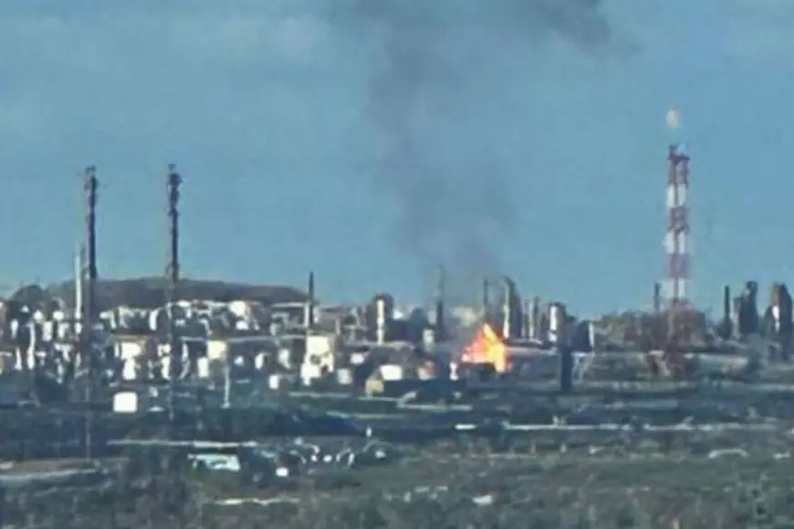 Ukrayna Rusya'nın en büyük petrol rafinesini hedef aldı