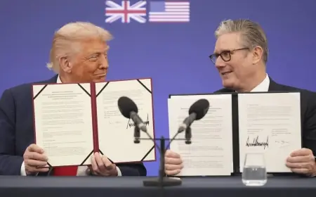 Trump, İngiltere ziyaretini milyar dolarlık anlaşmalarla tamamladı