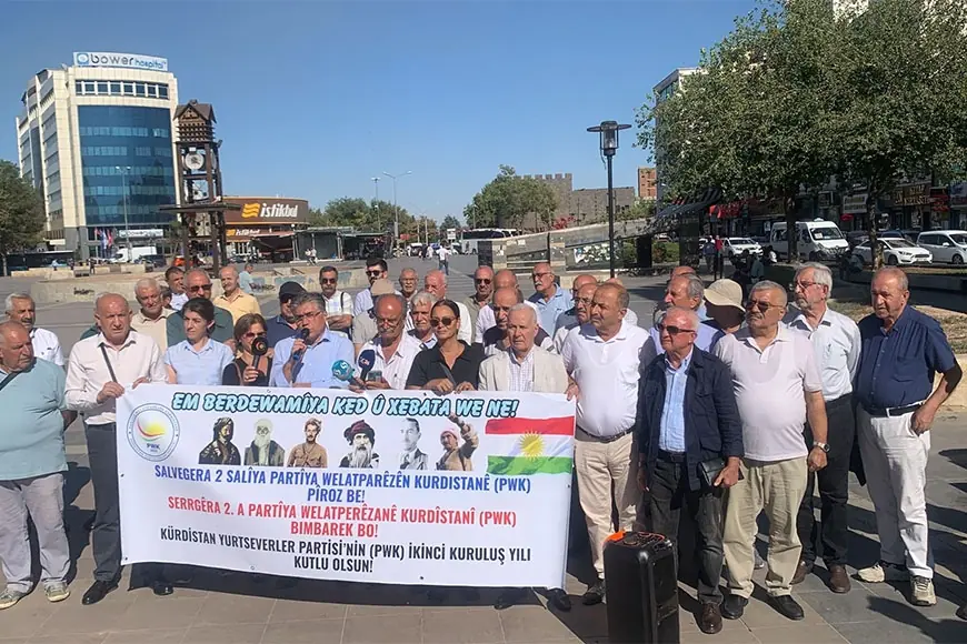 Ozçelîk di duyemîn salvegera PWKê de tekezî li ser mafên neteweyî û aştiyê dike