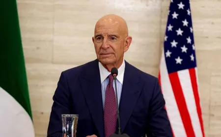 Barrack: Hizbullah da İran da düşmanımız, yılanların başlarını kesmeliyiz