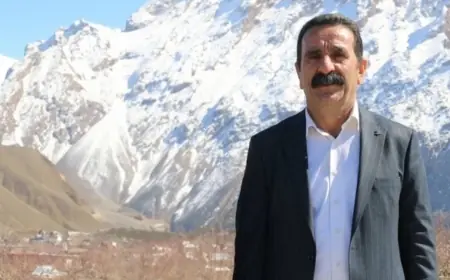 Yerine kayyum atanan Hakkari Belediye Başkanı Akış'a verilen ceza bozuldu