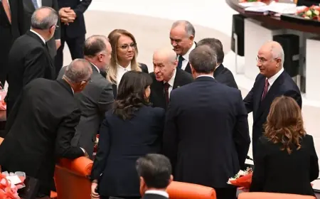 Bahçeli'nin DEM Parti ile el sıkışmasından bu yana geçen bir yılda neler yaşandı?