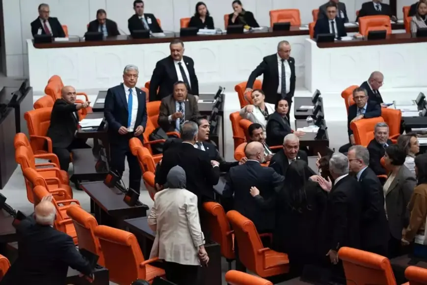 TBMM’de gergin anlar: İYİ Parti ve DEM Partili vekiller birbirinin üzerine yürüdü