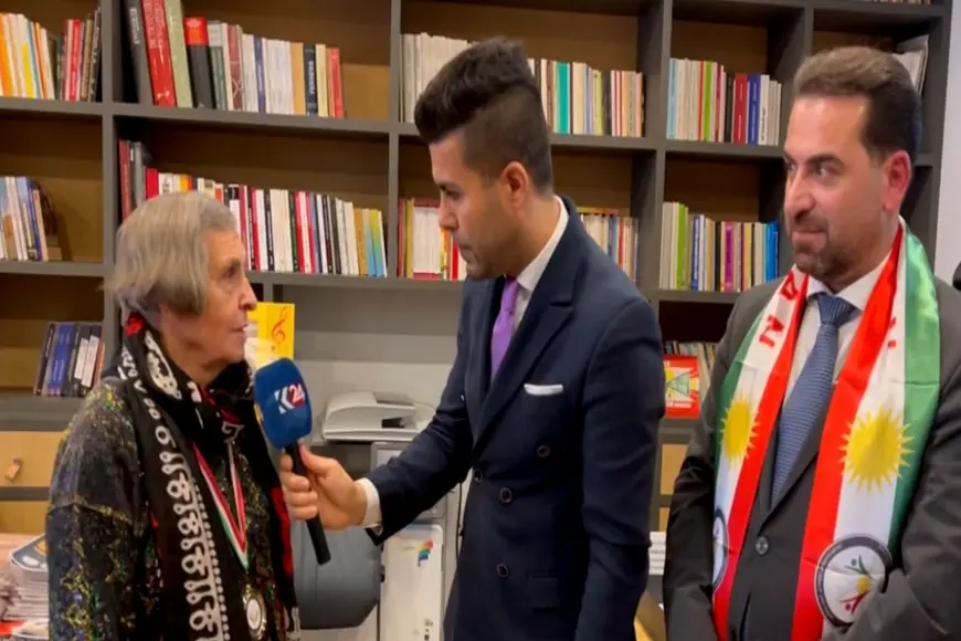 30 yıllık kütüphanesini Kürdistan Diasporası Merkezine bağışladı