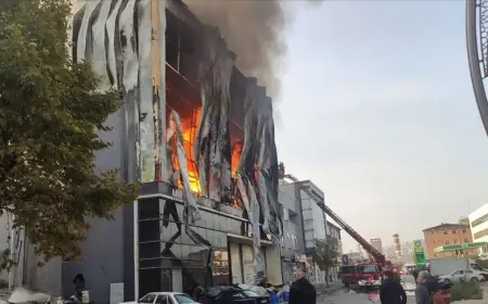 Kocaeli'de parfüm deposunda yangın: 6 kişi hayatını kaybetti