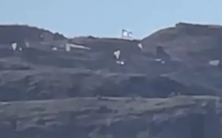 İsrail ordusu Kuneytra’daki Tel Ahmar Tepesi’ne bayrak dikti