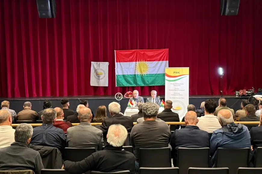 Serokê PWKyê Mustafa Ozçelîk li Kopenhagê Semînerek Li Dar Xist