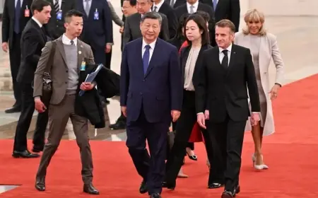 Şi’den Macron’a: Dünya bugün barıştan daha uzak