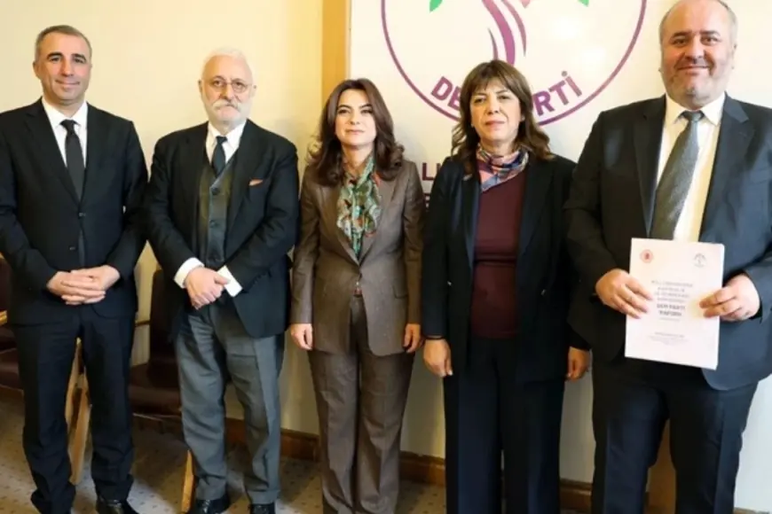 DEM Parti 99 sayfalık komisyon raporunu TBMM'ye sundu