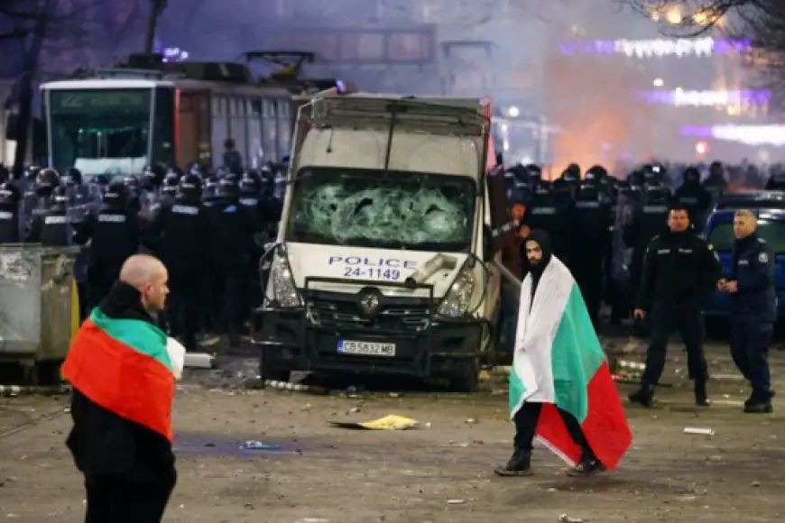 Bulgaristan'da siyasi deprem: Başbakan istifa etti