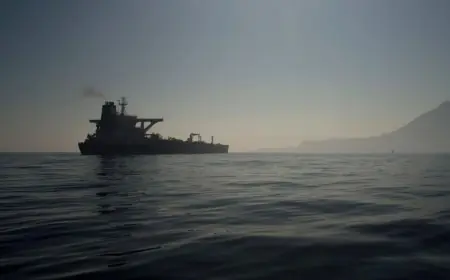 Hamaney'in halefliği mücadelesinde 'gölge filo' petrol milyarderlerinin oynadığı rol