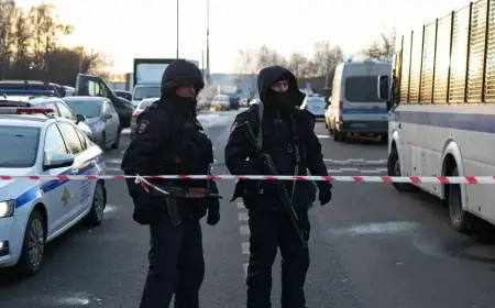 Moskova'da patlama: İkisi polis üç kişi öldü