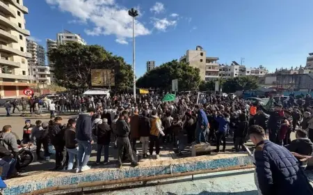 Suriye'de Aleviler federasyon talebiyle sokaklara çıktı