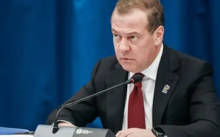 Medvedev: Grönland Rusya'ya katılabilir