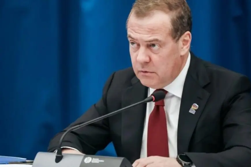 Medvedev: Grönland Rusya'ya katılabilir