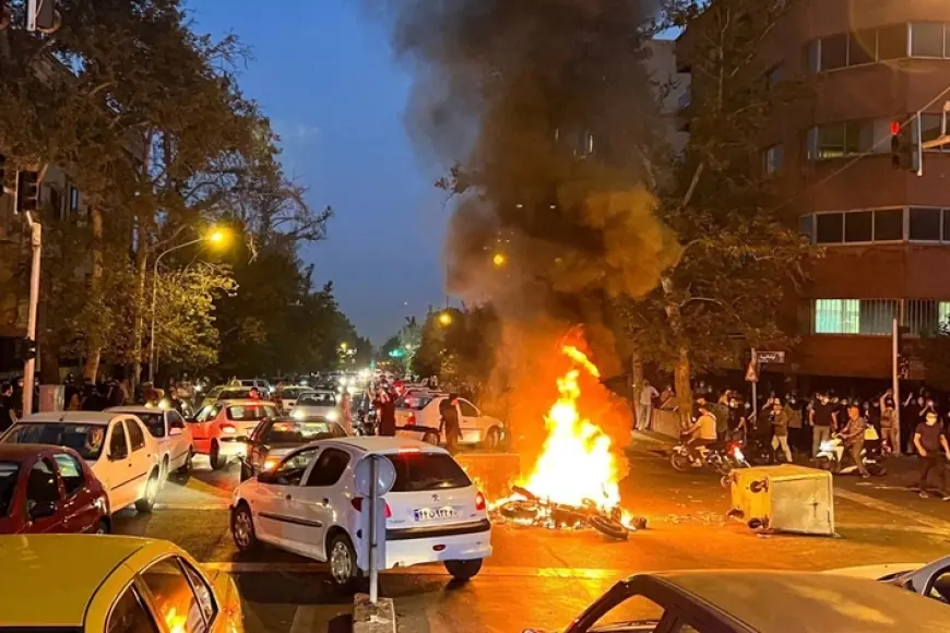 İran'daki protestolarda can kaybı 2 bin 500'ü aştı