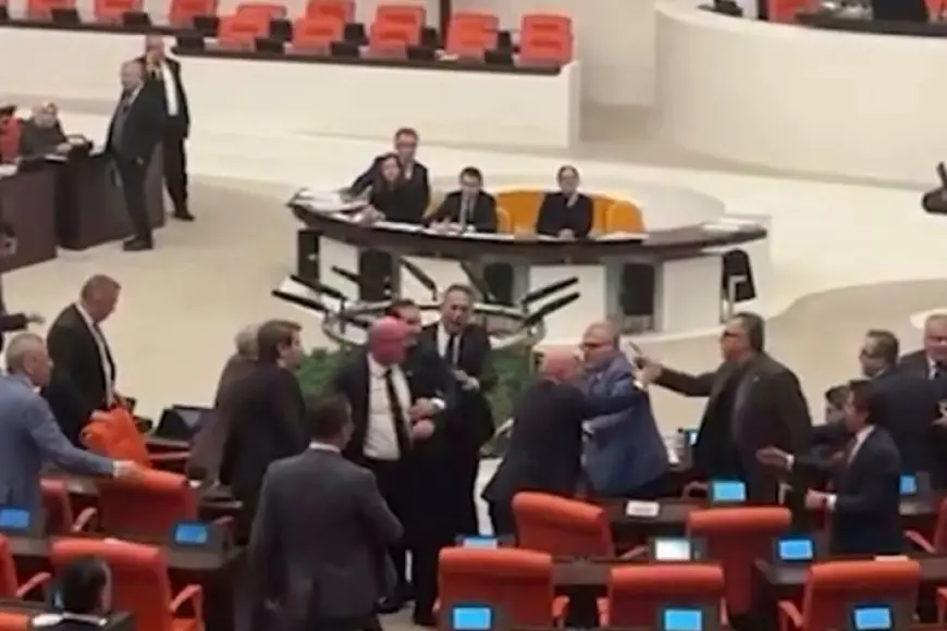 TBMM'de gerginlik: AK Partili ve CHP'li vekiller birbirine girdi