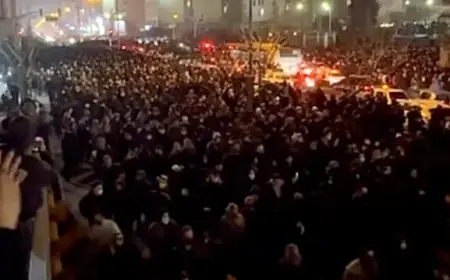 HRANA: İran'daki ölen göstericilerin sayısı 3 bin 90'a yükseldi