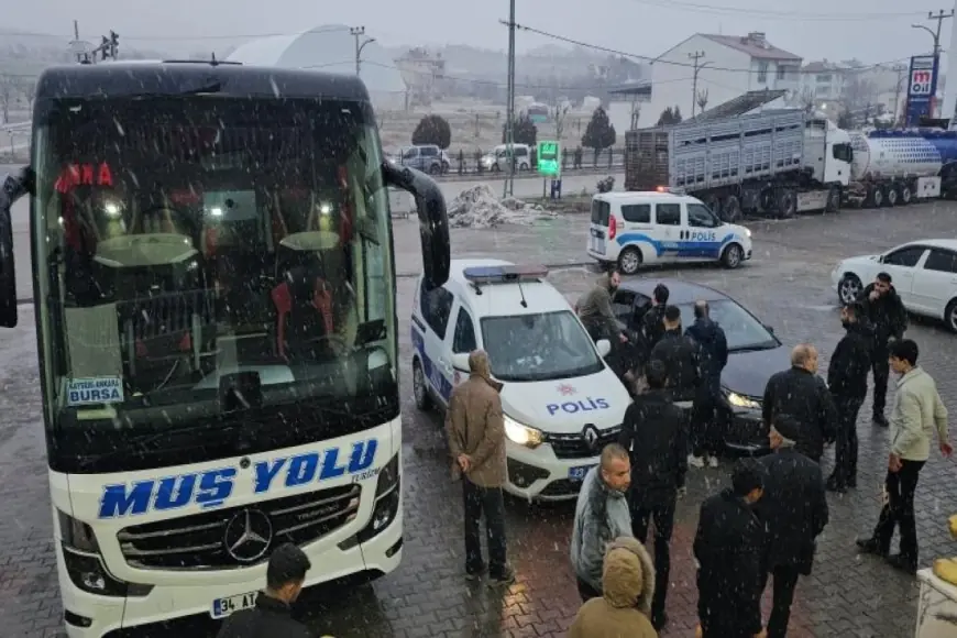 Karakoçan'da Muş-Bursa seferindeki yolcu otobüsüne saldırı
