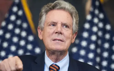 ABD’li kongre üyesinden Trump’a Suriye tepkisi: Bölgedeki müttefiklerini 'kurtların önüne attı'