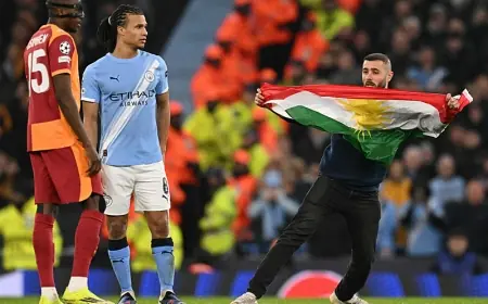 Manchester City – Galatasaray Maçında Sahada Kürdistan Bayrağı Açıldı