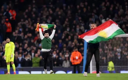 Di maça Manchester City û Galatasarayê de Alaya Kurdistanê hat bilindkirin