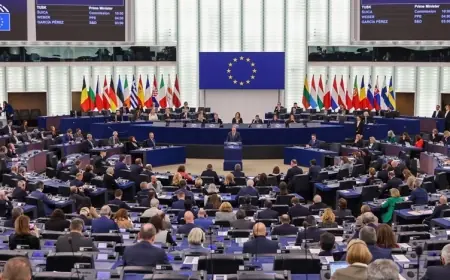 Parlamentoya Ewropayê êrişên li Rojavayê Kurdistanê gotûbêj kirin