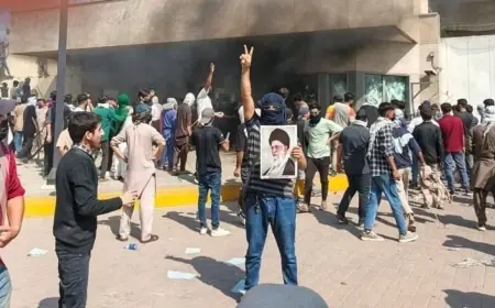 Pakistan'da ABD Konsolosluğu önünde protesto: 9 ölü