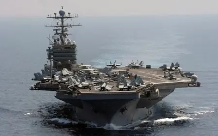 İran,  Abraham Lincoln Uçak Gemisi'ne dört balistik füze fırlattığını duyurdu