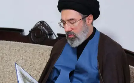 İsrail basını: Hamaney'in oğlu da öldü