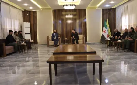 Haseke'de Mazlum Abdi ile Şam Heyeti Görüşmesinde Bayrak Detayı