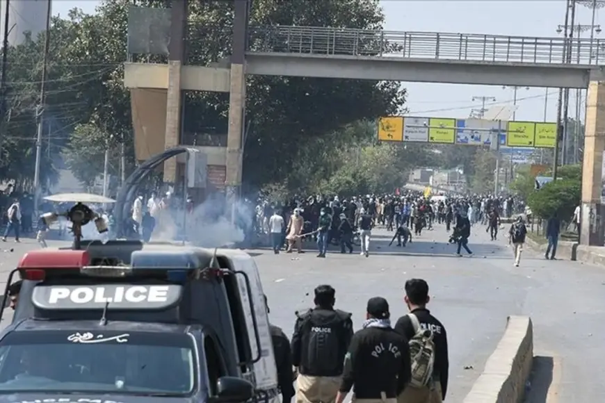 Pakistan'da sokağa çıkma yasağı ilan edildi