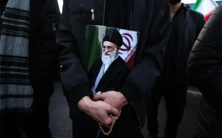 Hamaney’in cenaze töreni güvenlik gerekçesi ile ertelendi