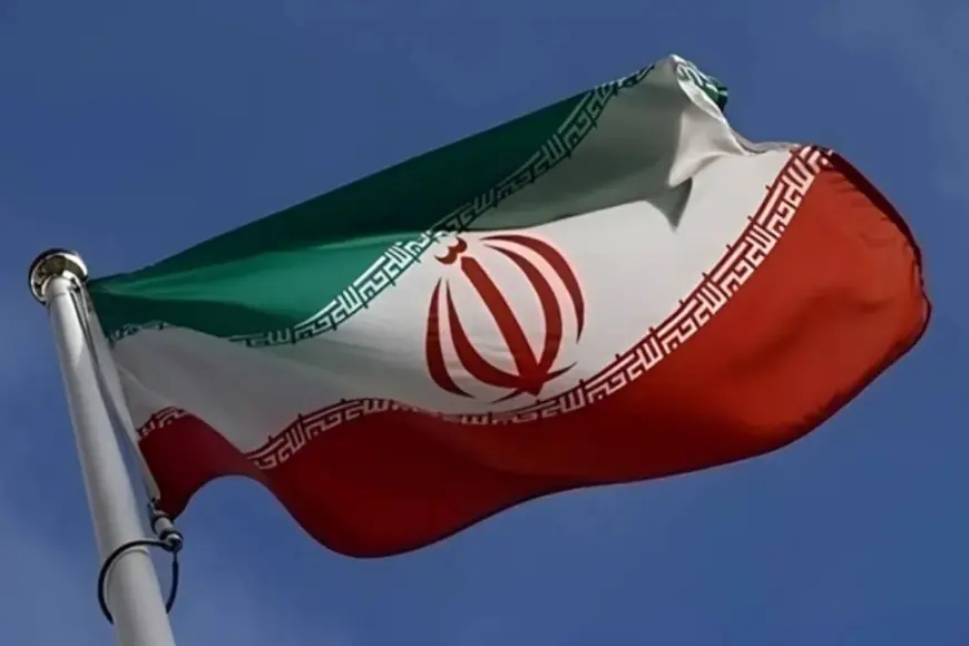 İran'da yeni dini lider seçildi