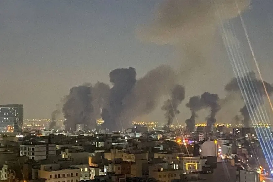 Tahran'da art arda şiddetli patlamalar