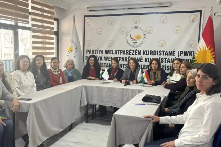 PWK û HAK-PARê Li Amedê 8ê Adarê Roja Jinan a Cîhanê Bihevre Pîroz Kirin