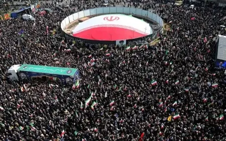 İran yönetimi savaştaki ağır kayıplarına rağmen nasıl hâlâ ayakta?