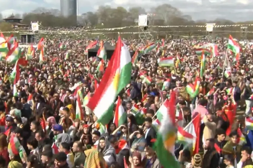 Avrupa'da En büyük Newroz karnavalı Almanya'nın Bonn kentinde düzenleniyor