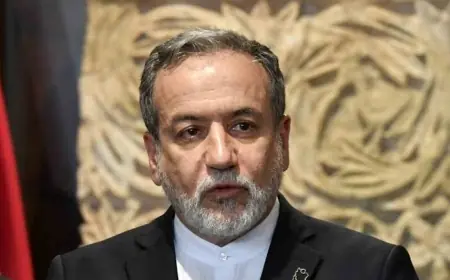 İran Dışişleri Bakanı: Hürmüz Boğazı kapalı değil, gemiler tereddüt ediyor